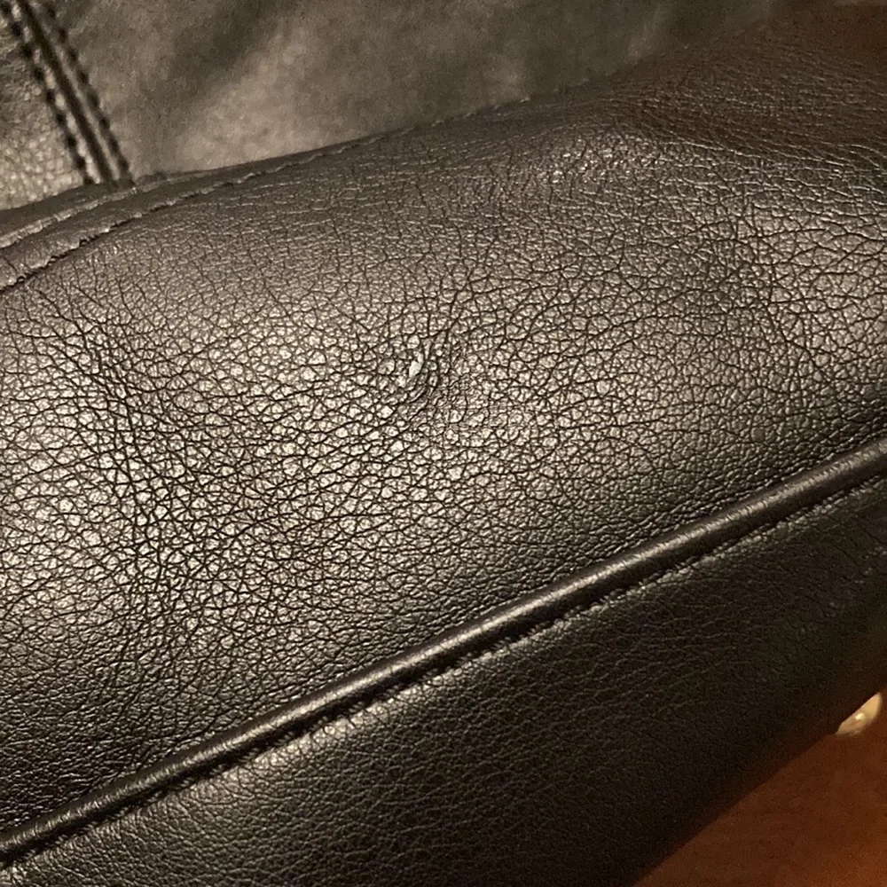 TIGNANELLO NAVY PURSE. LIKE NEW. SOFT LEATHER. ROOMY. MANY COMPARTMENTS! CLEAN!! - Picture 8 of 16